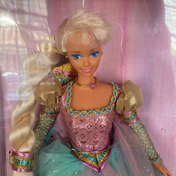 Barbie doll - Picture 2 of 5